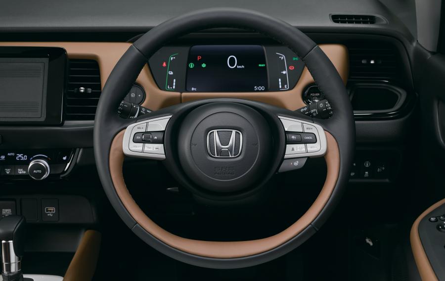 Панель приборов Honda Fit e:HEV Luxe 2020 года  (JP) (фото 6 из 23)